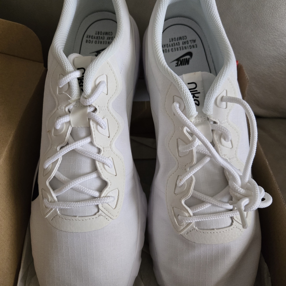 Nike New White Explore Strada Sneakers
